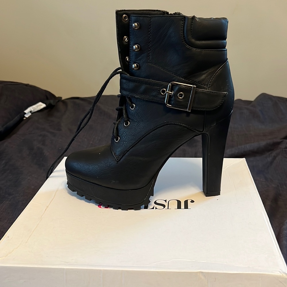 Arlene black boots